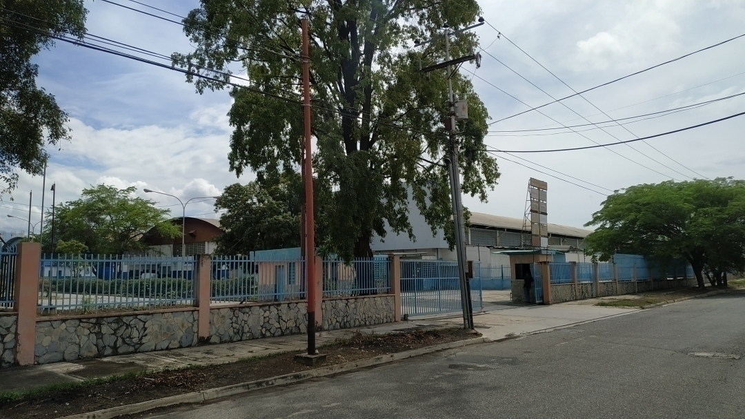 EN VENTA DOS GALPONES UNIDOS EN ZONA INDUSTRIAL MUNICIPAL - 423583