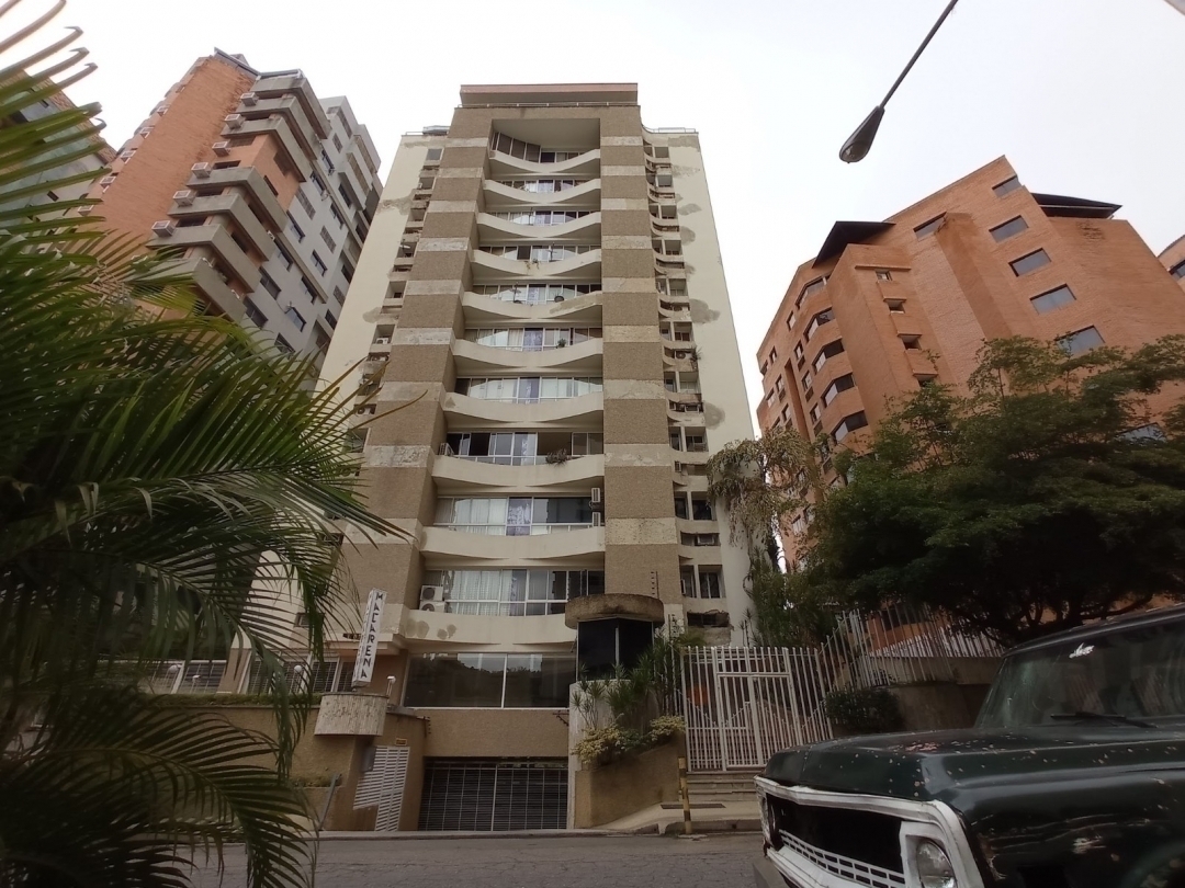 Apartamento En Venta En Urbanizacion El Bosque Valencia 110 Metros