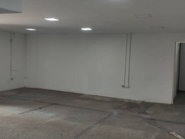 Local / Casa Comercial para Alquiler en Naguanagua - 4