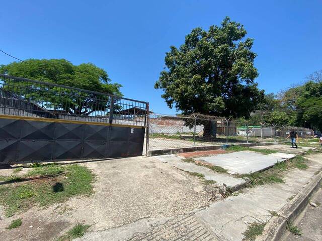 Venta en Av. Bolívar Vieja de Naguanagua -  Naguanagua