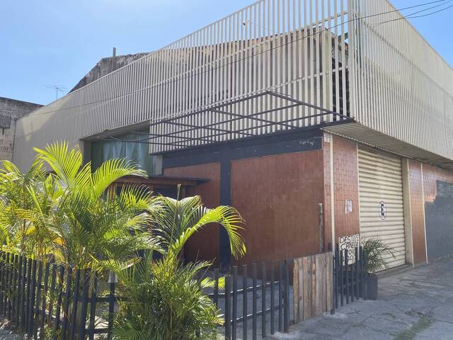 Venta en Av. Principal de Los Guayos - Los Guayos