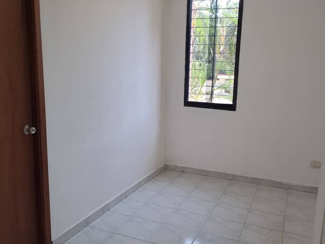 Apartamento para Alquiler en  Naguanagua - 4