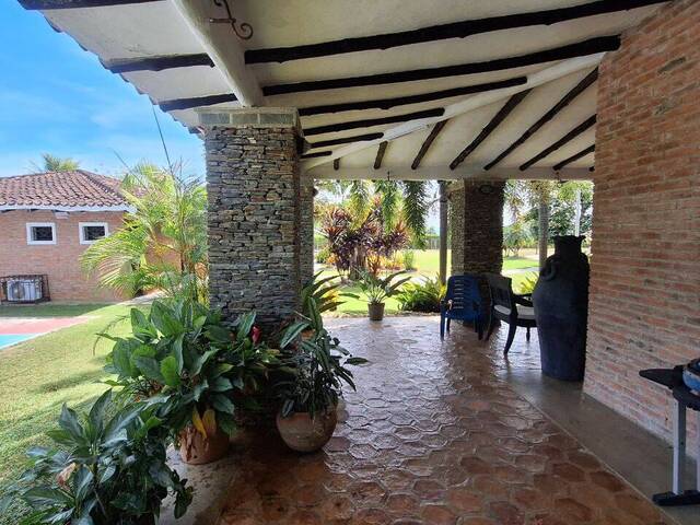 #266813 - Casa para Venta en Tocuyito - G