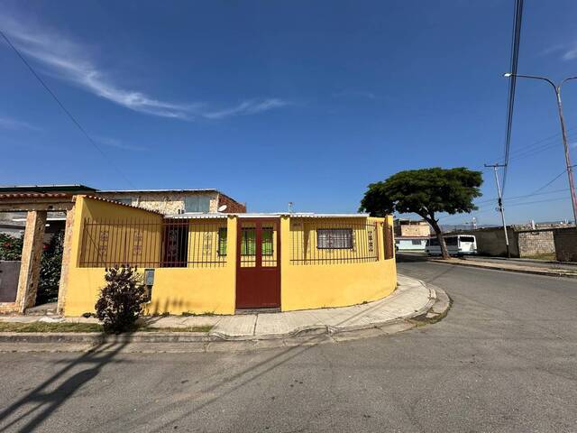 #274405 - Casa para Venta en Tocuyito - G - 2