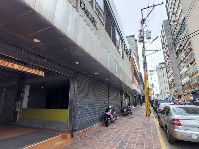 Venta en Avenida Montes de Oca a 1 cuadra de la Avenida Bolivar Norte - Valencia