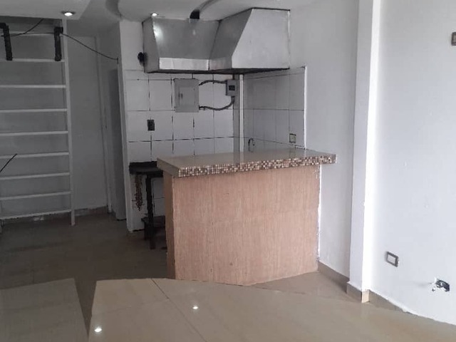 Local / Casa Comercial para Alquiler en Los Guayos - 4
