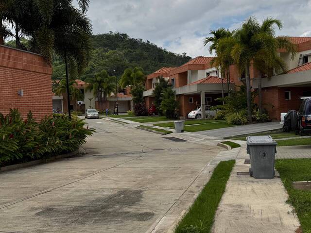 Venta en Lomas del Country Guataparo - Valencia