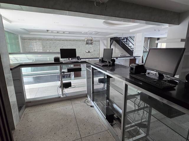 Local / Casa Comercial para Venta en Los Guayos - 4