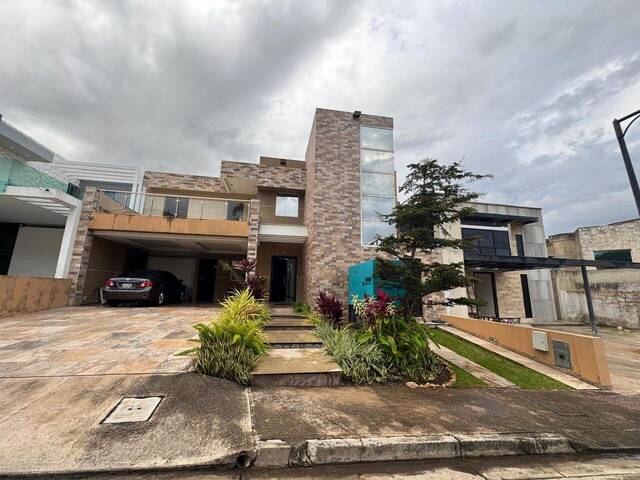 Venta en Lomas del Country Guataparo - Valencia