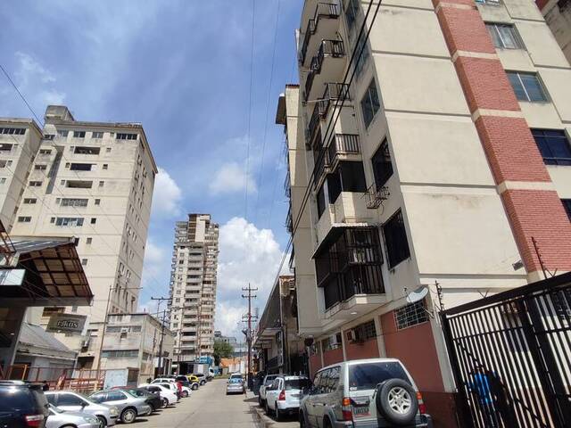 Venta en Av. Bolivar - Valencia