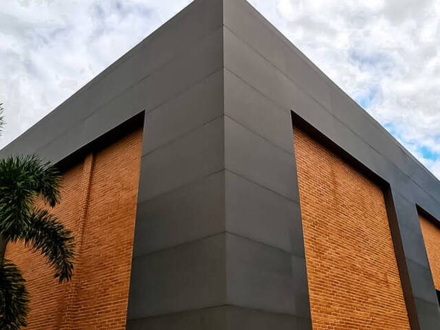 Venta en Zona Agro Industrial El Recreo - Valencia