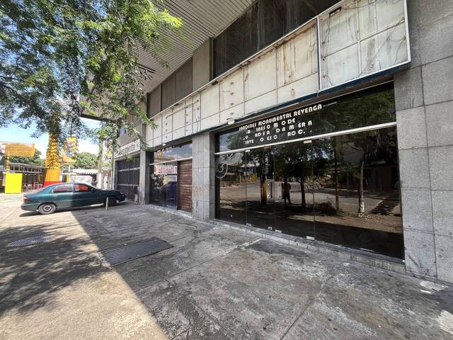 Venta en Av. Bolivar - Valencia