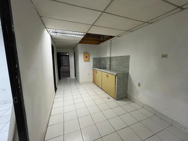 Local / Casa Comercial para Alquiler en Naguanagua - 4