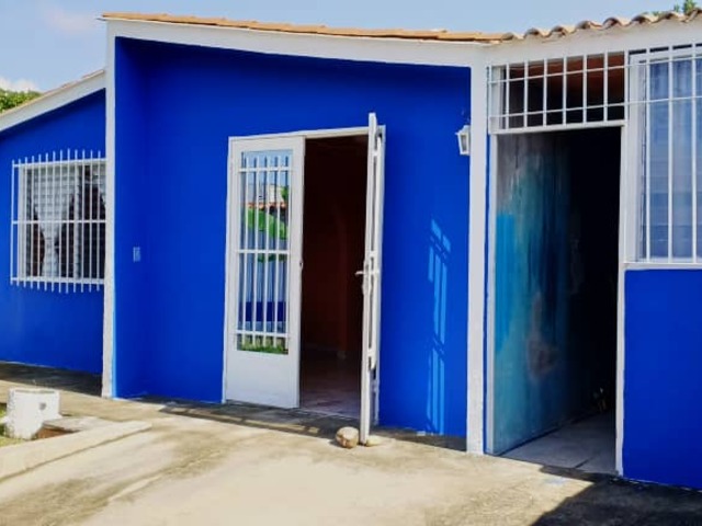 #302160 - Casa para Venta en Los Guayos - G - 2