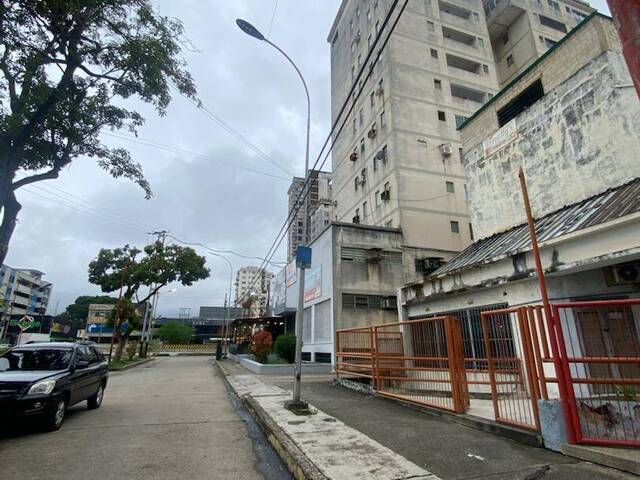 Venta en Av. Bolivar - Valencia