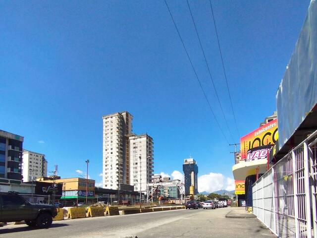 Venta en Av. Bolivar - Valencia
