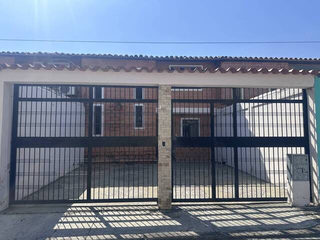 #28651 - Casa para Venta en Los Guayos - G - 2