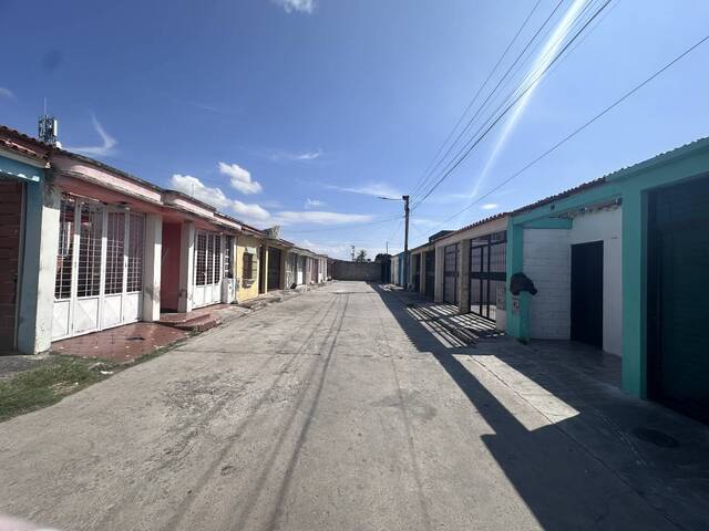 #28651 - Casa para Venta en Los Guayos - G - 1