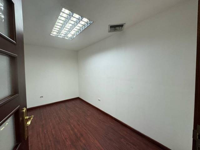 Local / Casa Comercial para Alquiler en  Naguanagua - 5