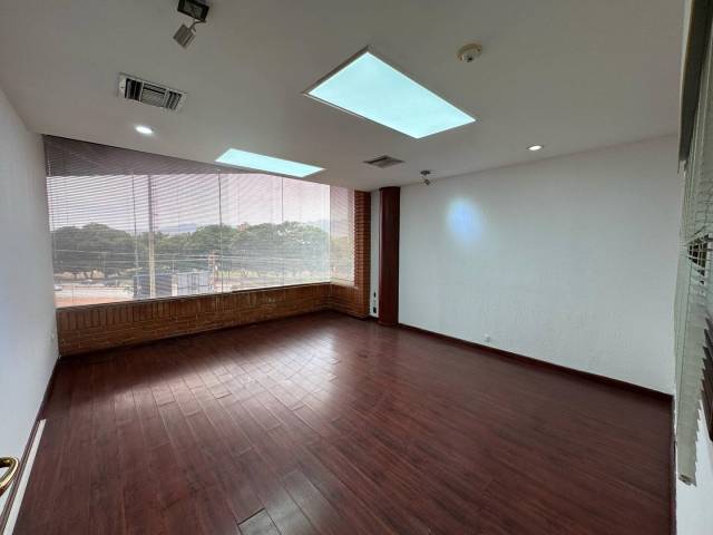 Local / Casa Comercial para Alquiler en Naguanagua - 4