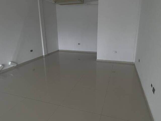 Local / Casa Comercial para Alquiler en Los Guayos - 5