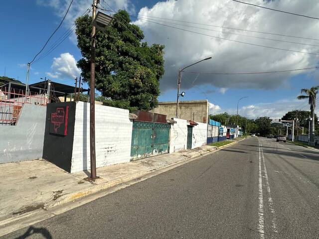 Local / Casa Comercial para Venta en  Naguanagua - 2