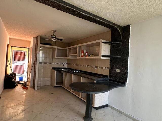 #3287003 - Apartamento para Venta en Los Guayos - G - 2