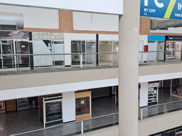 Local / Casa Comercial para Alquiler en  Naguanagua - 3