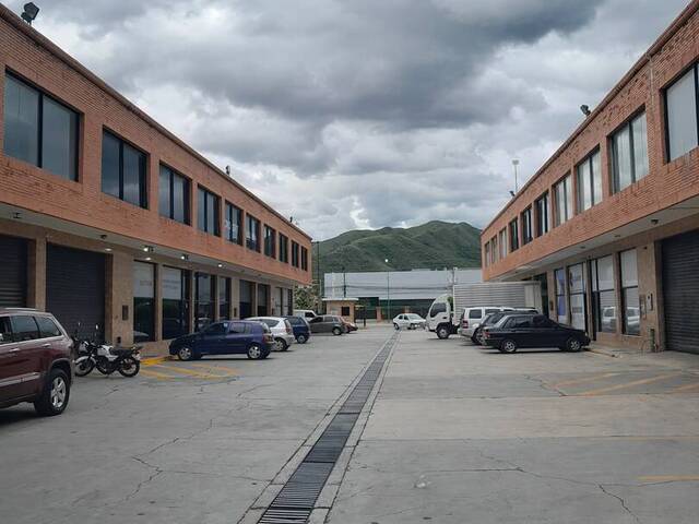 Galpón para Alquiler en Los Guayos - 2