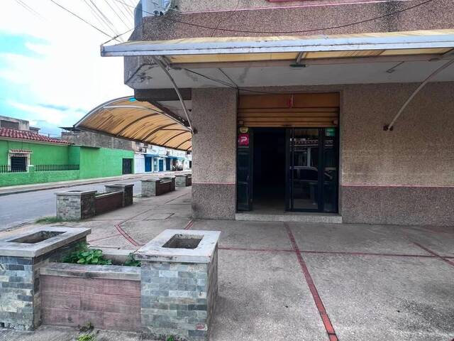 Local / Casa Comercial para Alquiler en Naguanagua - 4