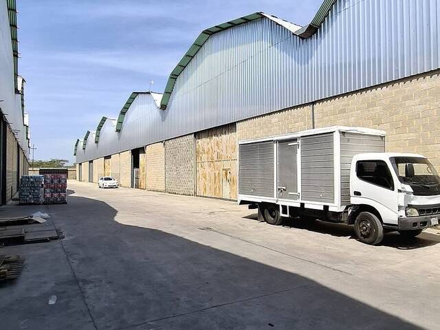 Venta en Zona Agro Industrial El Recreo - Valencia