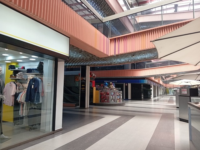 Venta en Av. Bolivar - Valencia